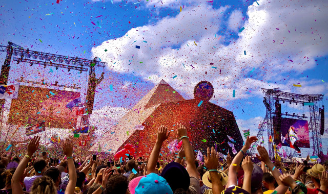 glastonbury pyramid stage confetti