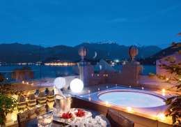 Grand hotel tremezzo bar pool hot tub relax.